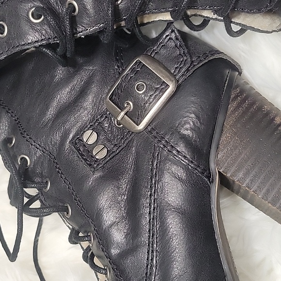 Boots - Picture 5 of 10